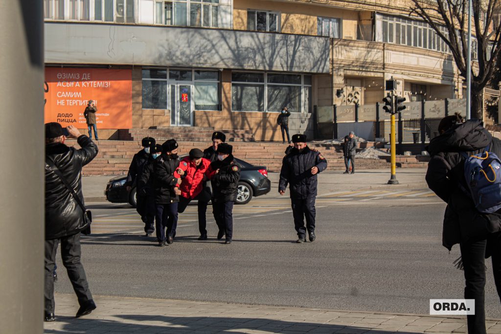 ОДКБ и ШОС не выявили нарушений на выборах. ОБСЕ с ними не согласен