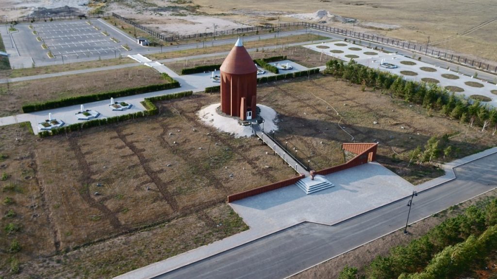 В пантеон памяти отечественной власти уже вписано тринадцать имен