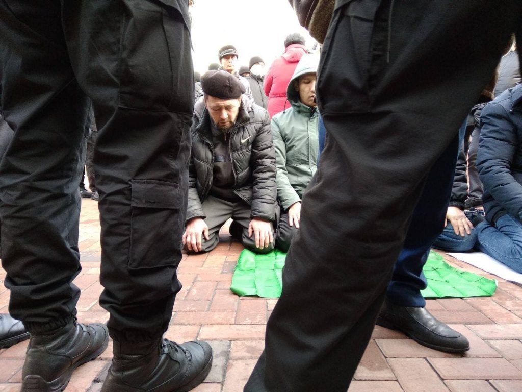 «Руки прочь от казахской земли»: как прошли протесты по всему Казахстану