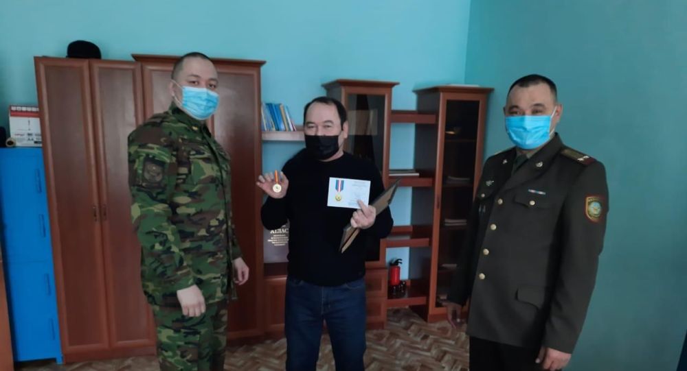 Отец Иманбека получил награду