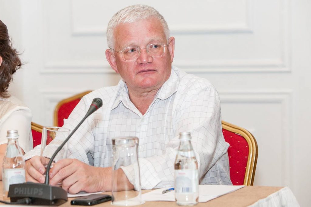Бедность или жадность: что стимулируют финансовые пирамиды