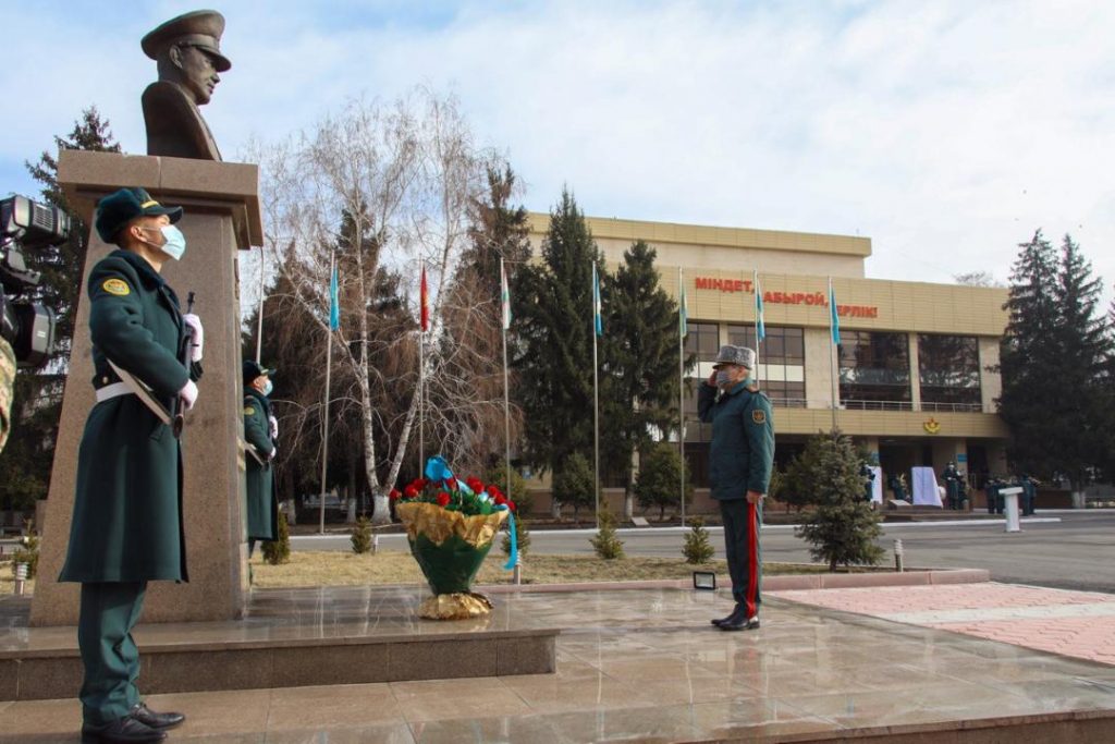 Военный институт cухопутных войск посетил министр обороны