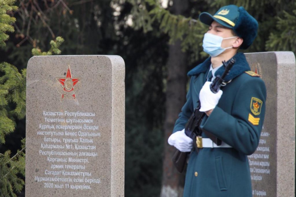 Военный институт cухопутных войск посетил министр обороны