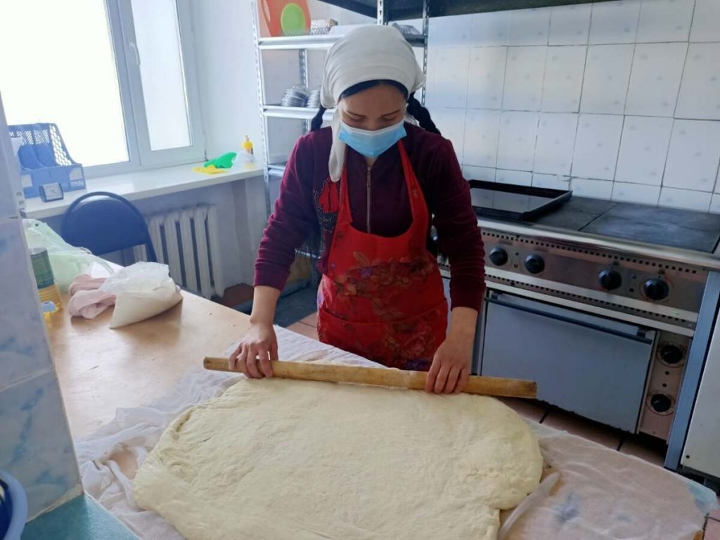 В карагандинской тюрьме осужденные приготовили мегабауырсак