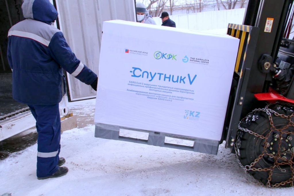 Год вакцинного апартеида: COVAX и «иной путь» для Казахстана