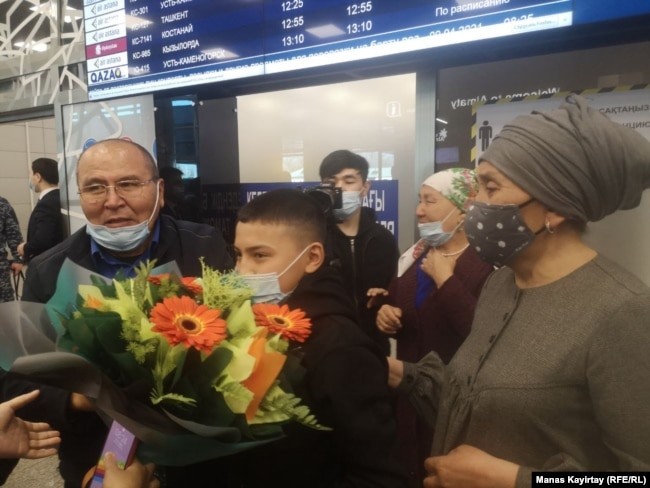 Женщина добилась возвращения мужа из Синьцзяна в Казахстан