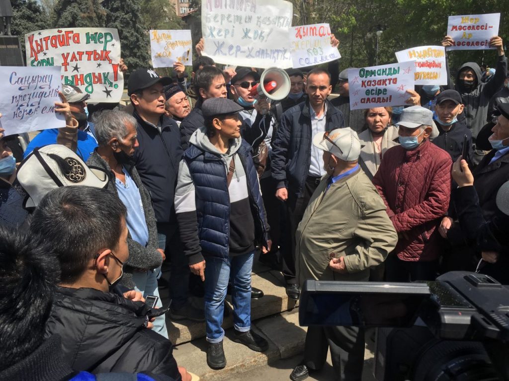 Несанкционированный «земельный» митинг ДПК в Алматы