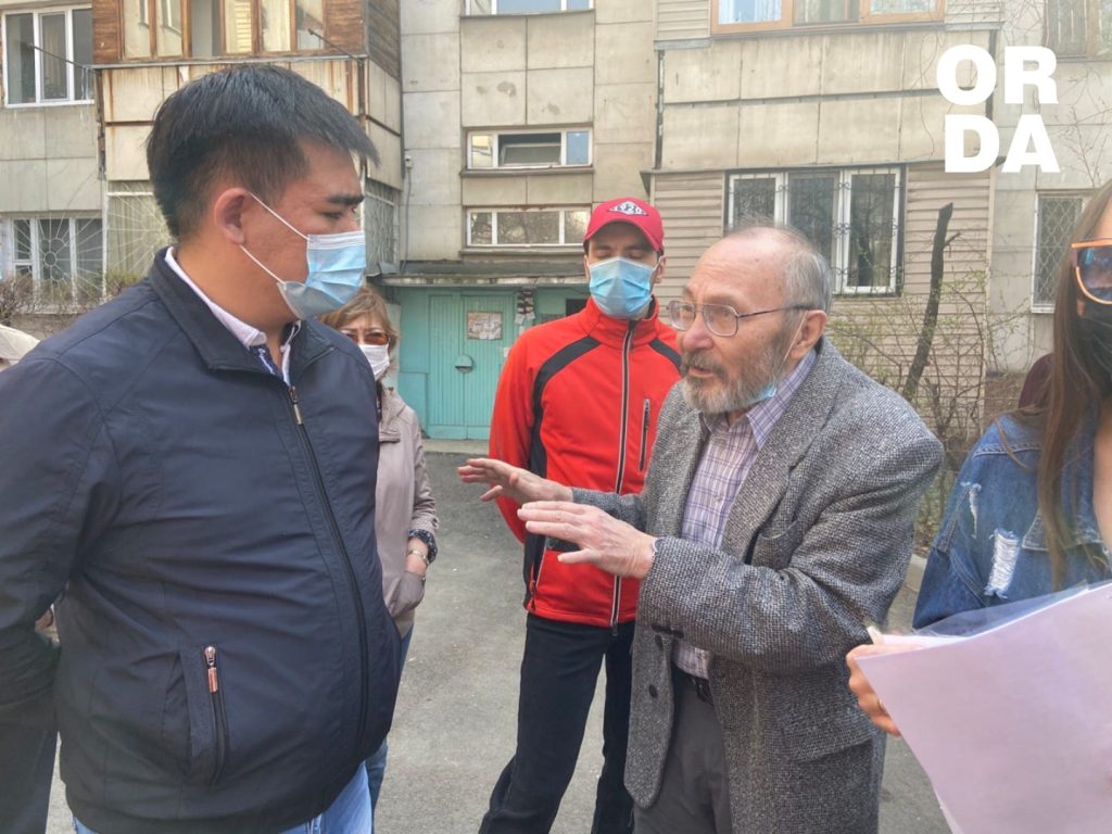 Алматинцам обещали вернуть двор, а документов нет