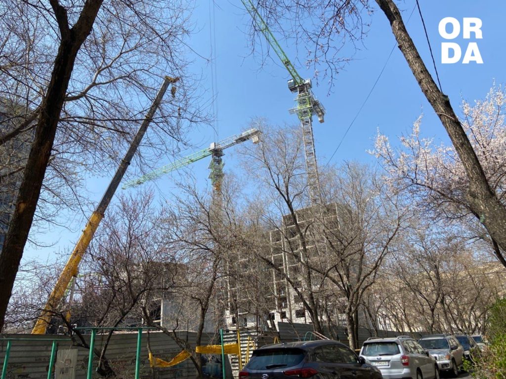 Алматинцам обещали вернуть двор, а документов нет