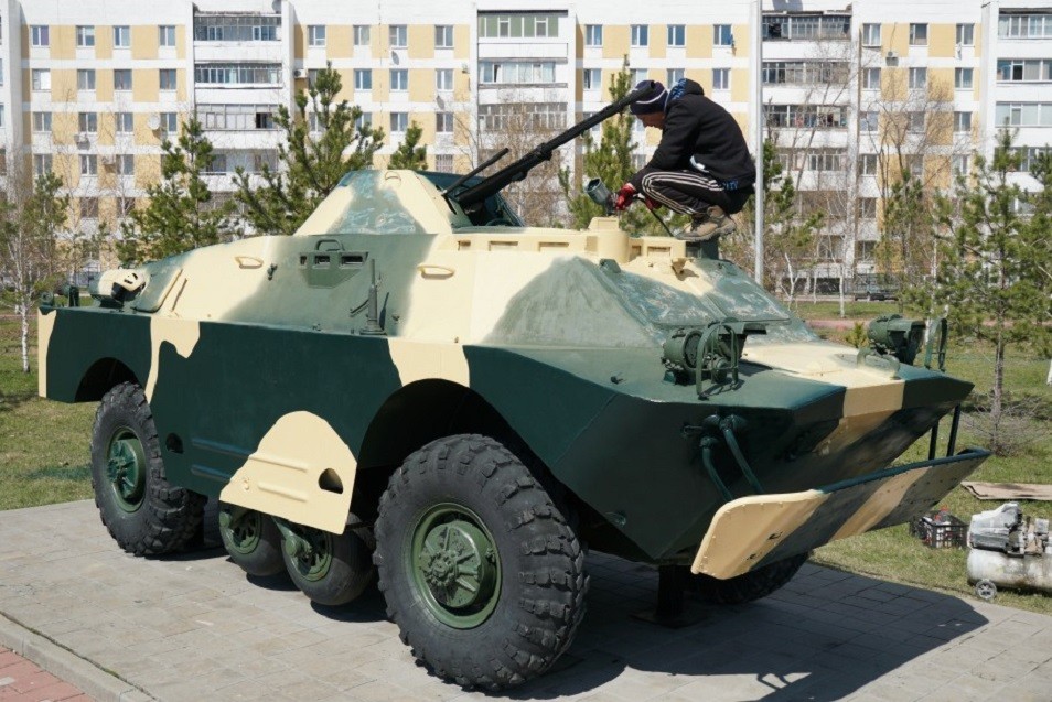 В Костанае отреставрировали экспонаты парка военной техники