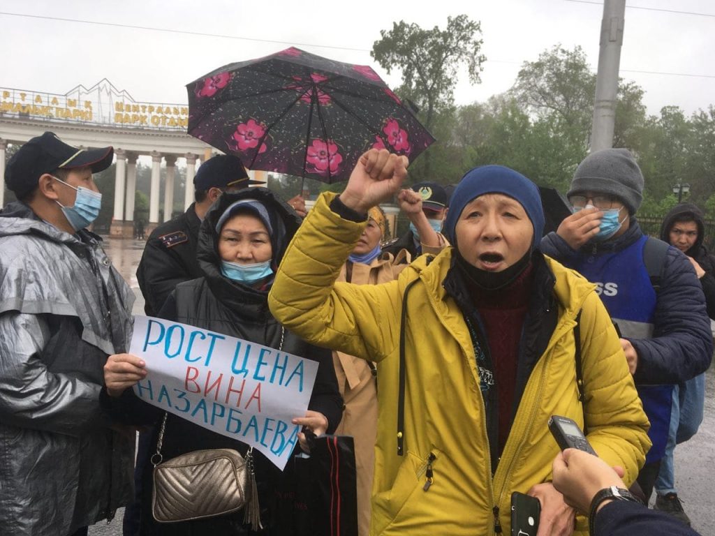 На митинге задержаны женщины