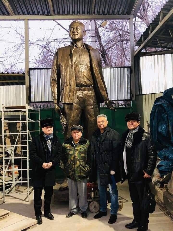 «Чьи-то фантазии» – депутат о «памятнике Назарбаеву»