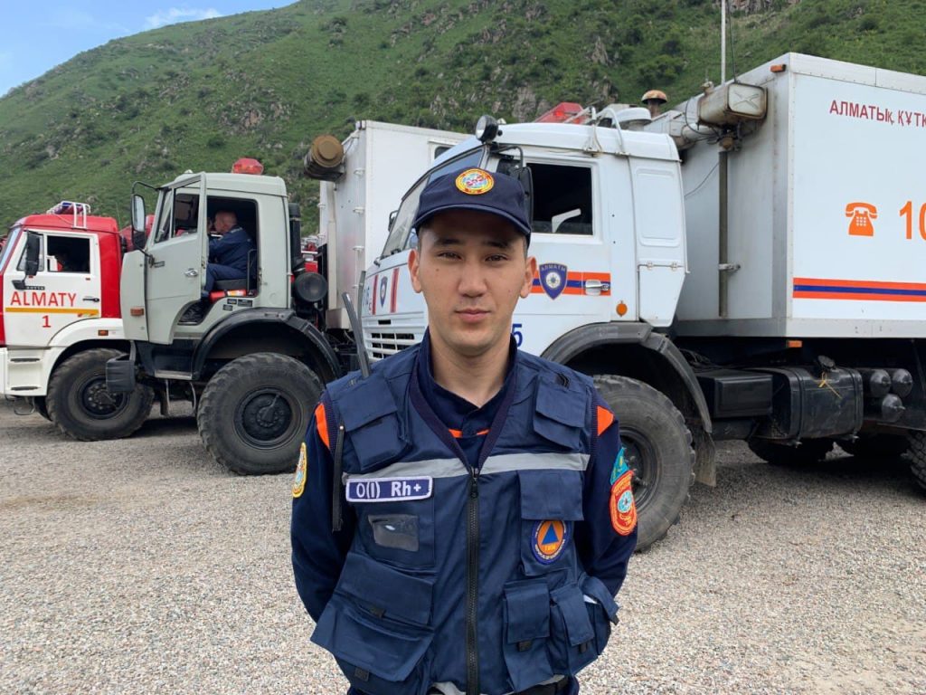 Пожарные тушили условный пожар в горах Алматы