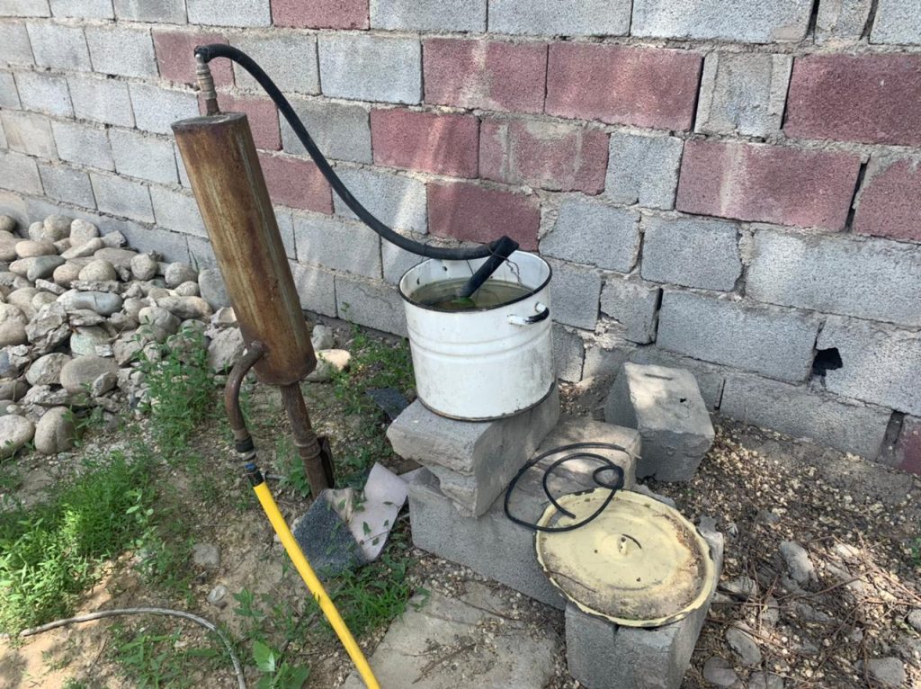 Без воды, света и дороги живут в 15 км от Алматы