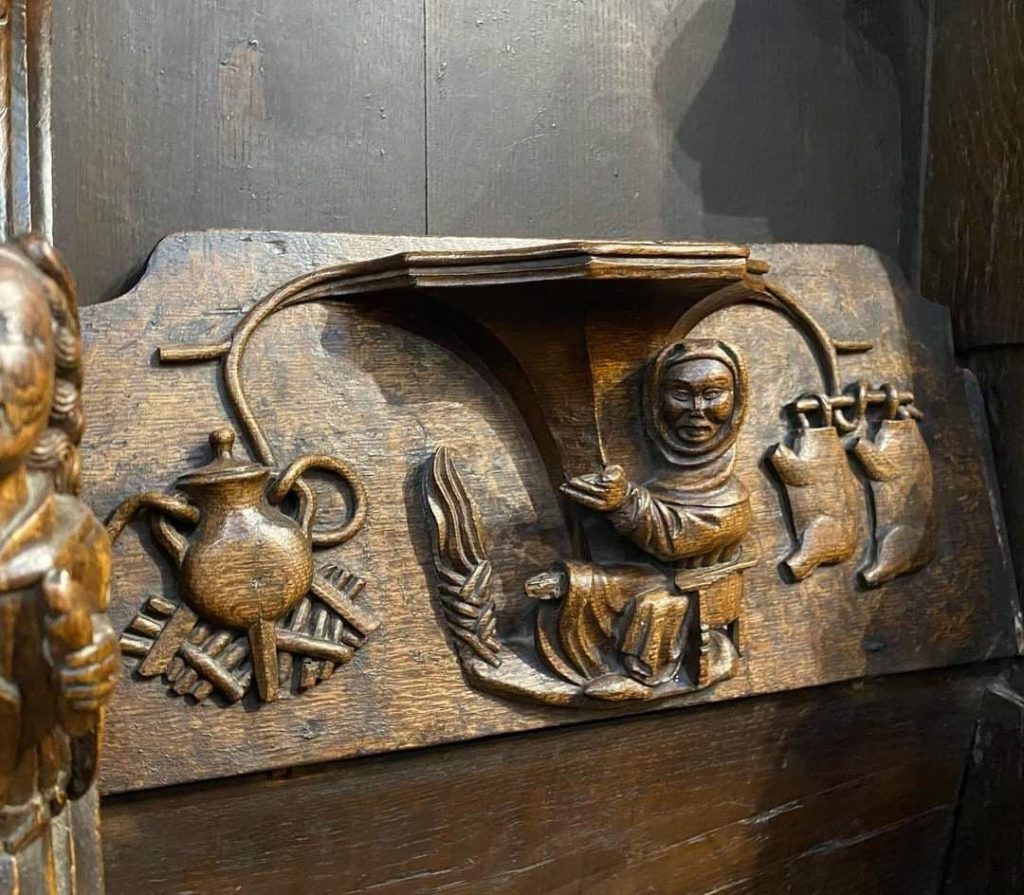 В средневековой церкви Англии обнаружен барельеф кочевницы