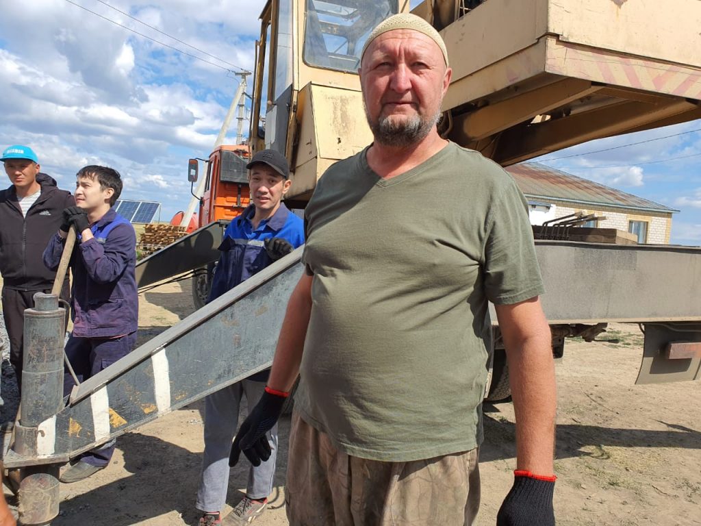 Дом для шырақшы. Зачем в святых местах Прииртышья устроили народную стройку