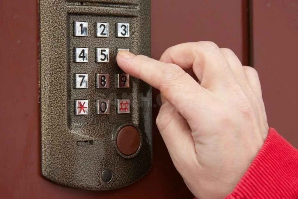 Жителям Актау предложили судиться с домофонными компаниями