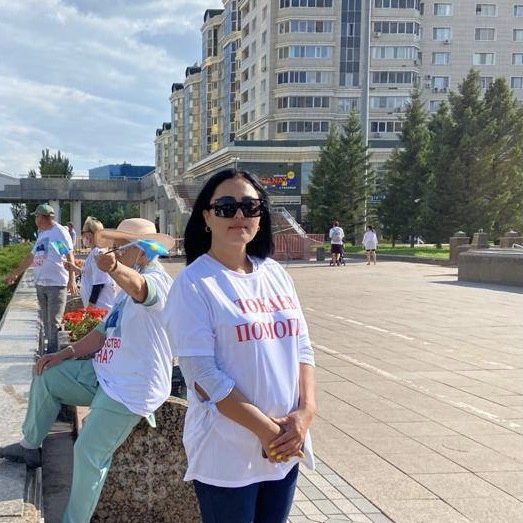 Астанчане просят помощи у Токаева в центре столицы