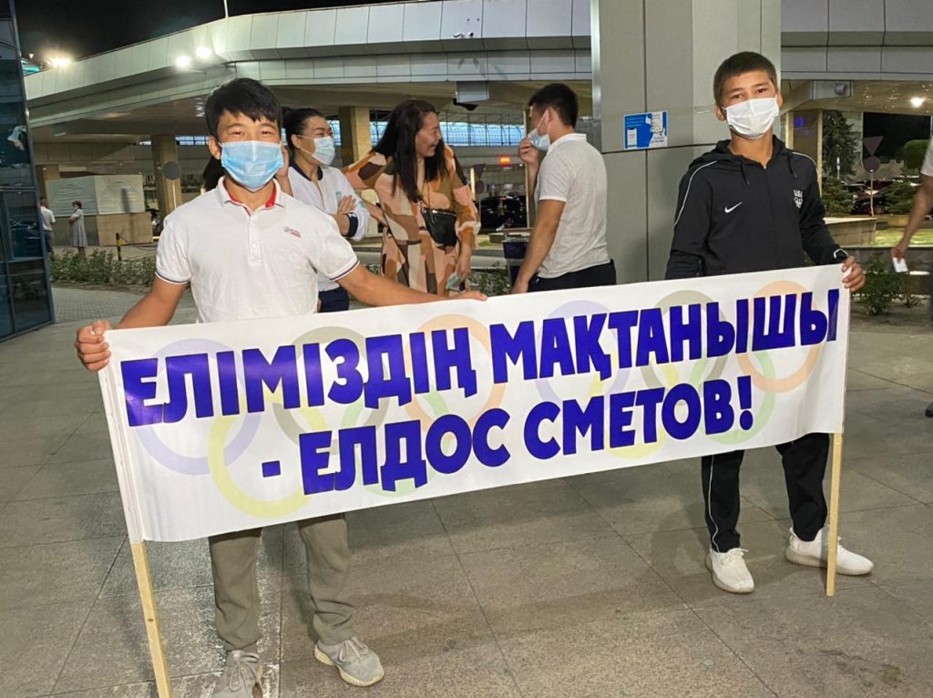 Бронзовый призёр Олимпийских игр Елдос Сметов прибыл в Казахстан