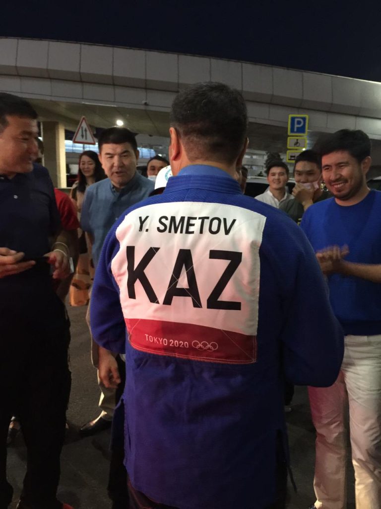 Бронзовый призёр Олимпийских игр Елдос Сметов прибыл в Казахстан