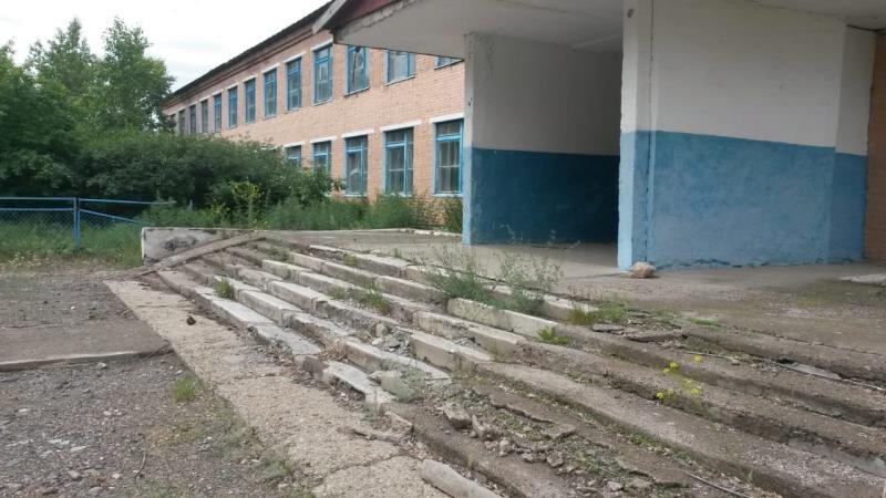 Власти в ВКО ответили, почему продают школу за 187 тысяч тенге