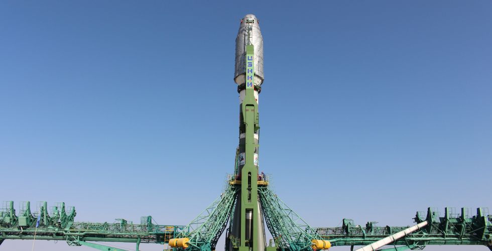 На стартовой площадке Байконура установили ракету-носитель «Союз-2.1б»