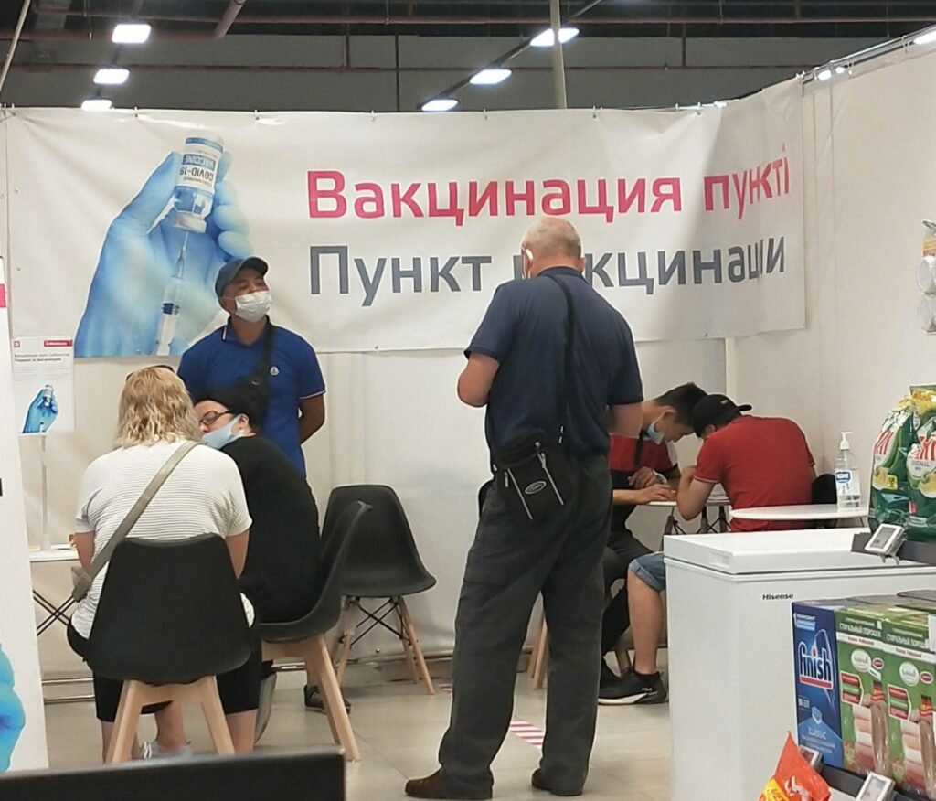 Вакцинация: в Нур-Султане продлили сроки розыгрыша квартиры