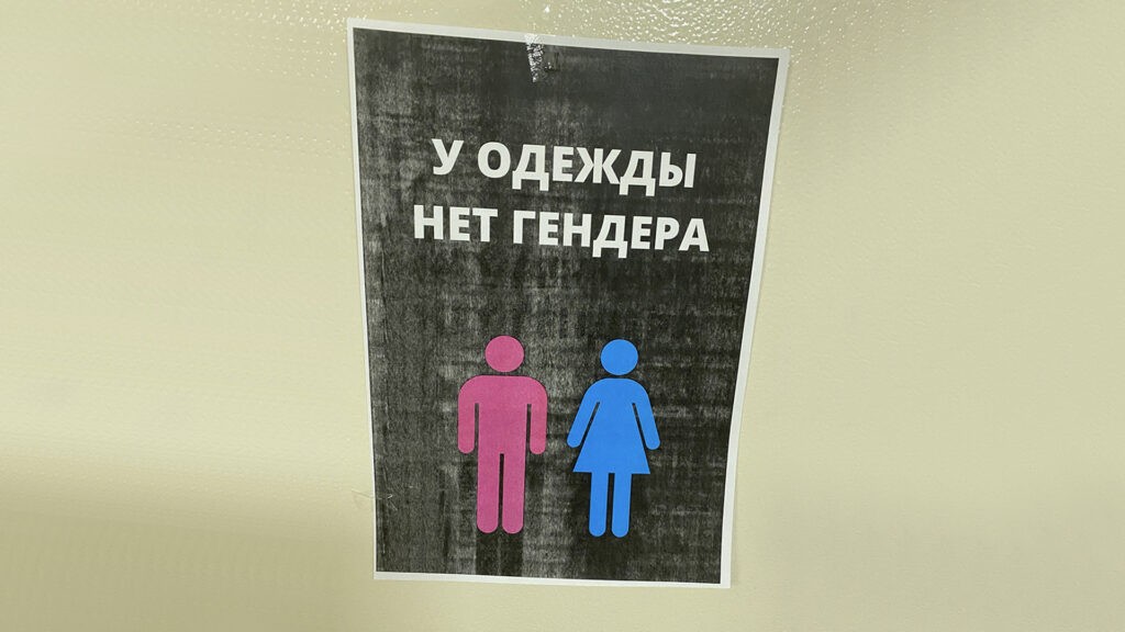 Суицид ученика НИШ Алматы: куратор требовал не надевать юбку, школьники протестуют