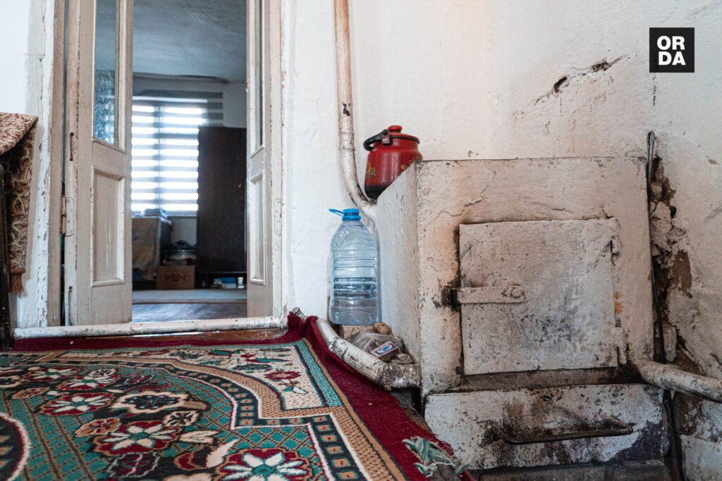 Как живут алматинцы в домах без газа: репортаж из Акбулака
