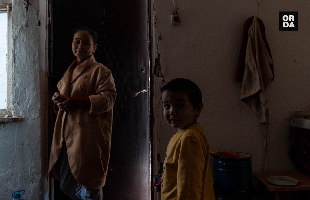 Как живут алматинцы в домах без газа: репортаж из Акбулака