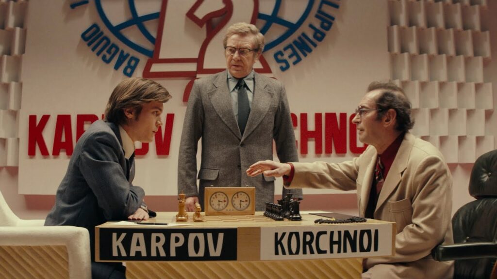 Главные фильмы декабря: Нео против Сапиева