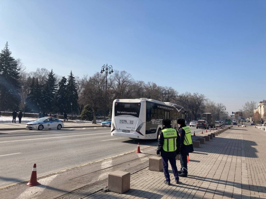 На месте объявленного митинга ДВК в Алматы активистов нет