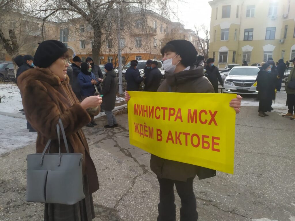 Ждём министра. Репортаж с митинга актюбинских фермеров