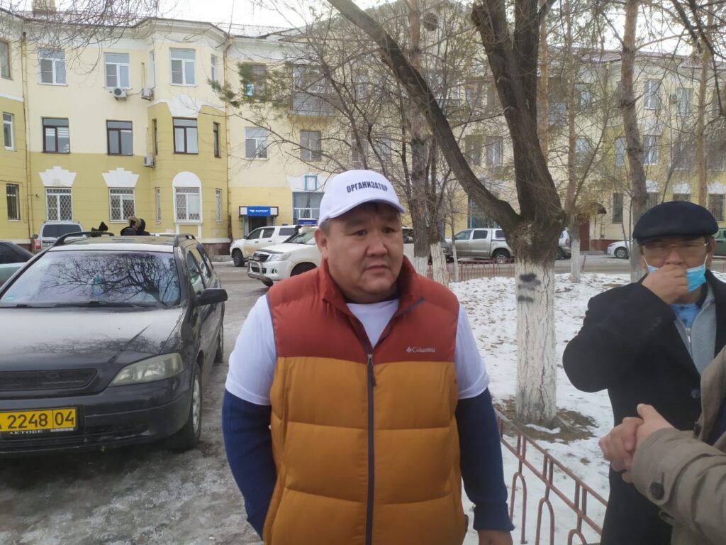 Ждём министра. Репортаж с митинга актюбинских фермеров