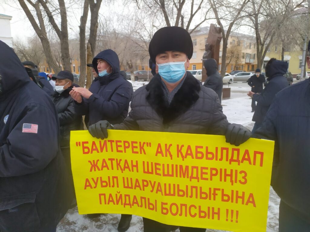 Ждём министра. Репортаж с митинга актюбинских фермеров