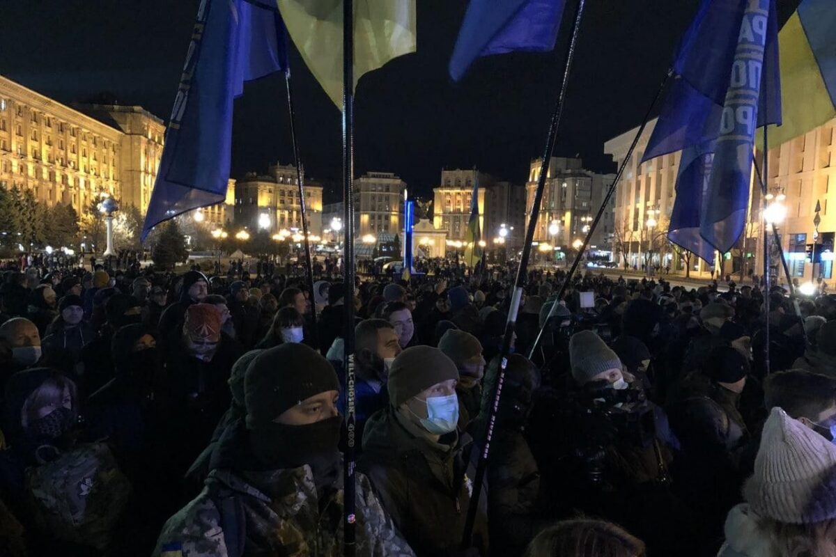 Митингующие в Киеве требуют отставки Зеленского и «полной перезагрузки власти»