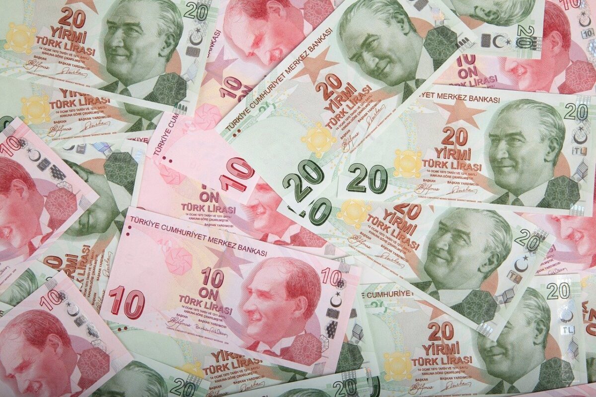 Падение лиры: как турецкая валюта повлияет на экономику Казахстана