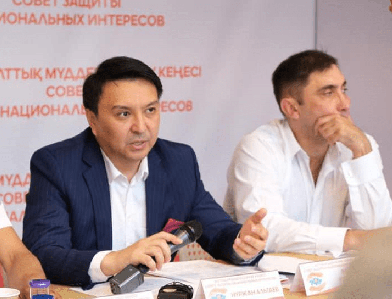 Нуржан Альтаев из «Ел тірегі» ответил министру на обвинения в попытке создать образ жертвы