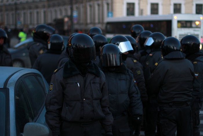 В Актау полиция приступила к силовым мерам в отношении митингующих. Начался кетлинг