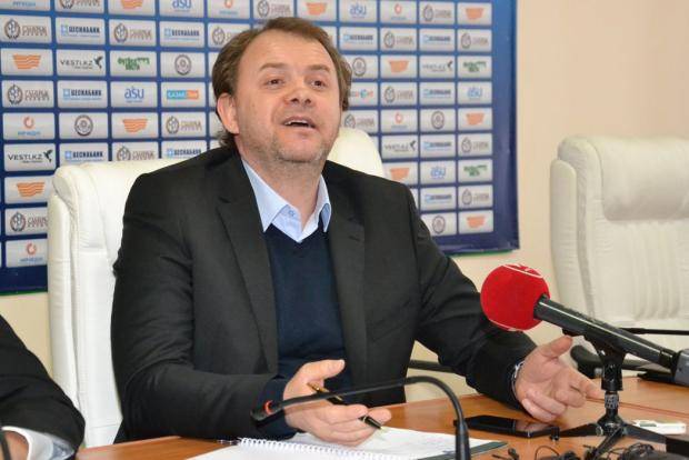 «П......ы» и «у.....и»: футбольного эксперта Дмитрия Васильева признали виновным в оскорблении