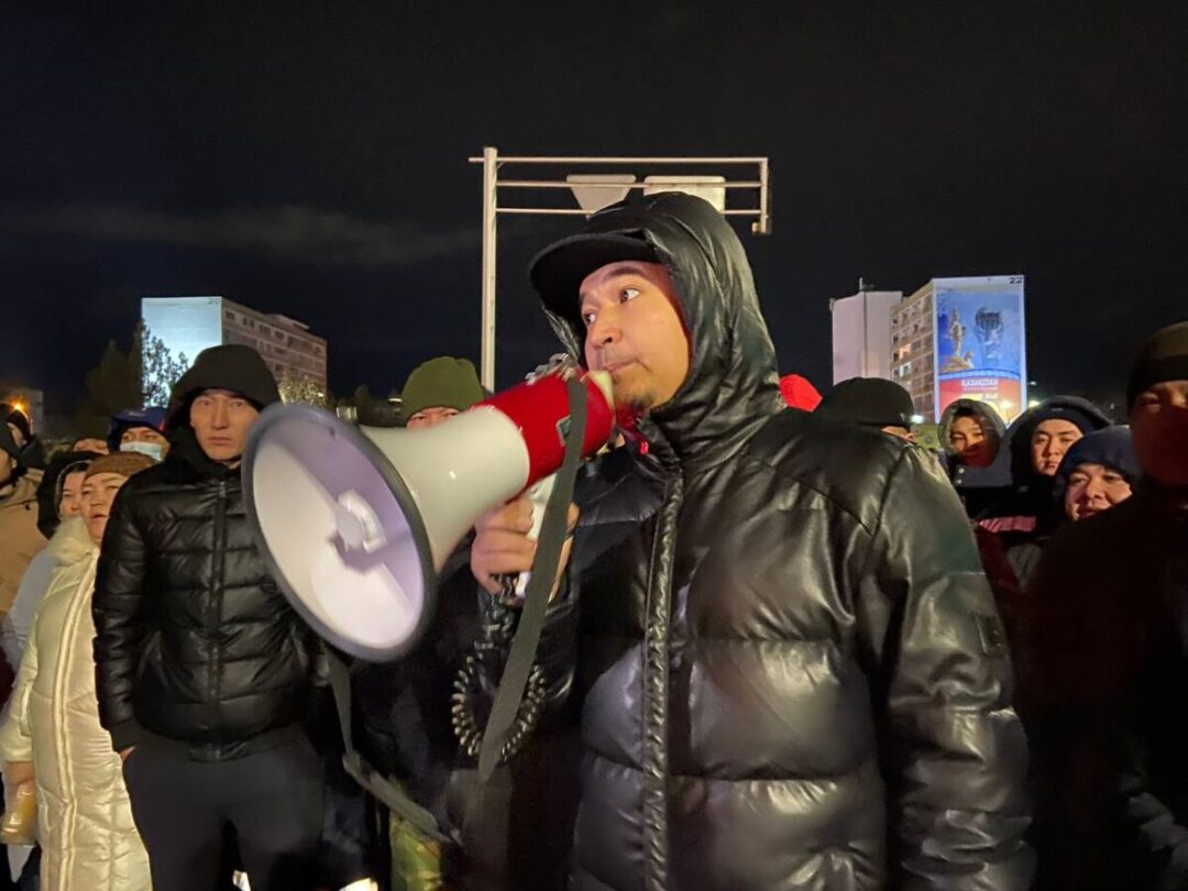 Протестующие в Актау заявили о готовности к переговорам с Тугжановым, но предупредили, что останутся на площади до снижения цен