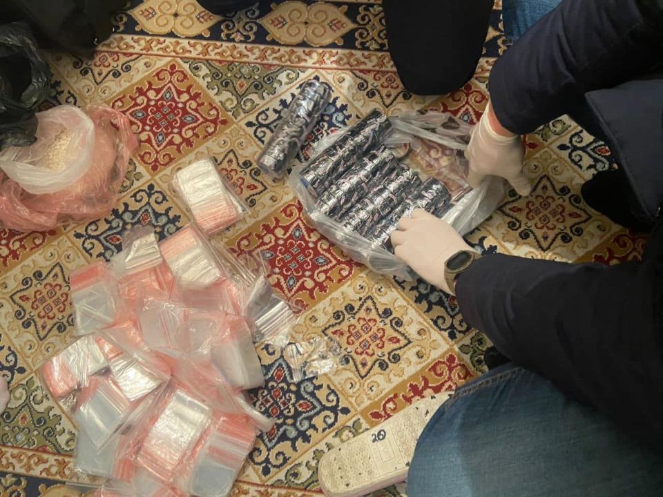 В Алматы изъяли 9 кг психотропных веществ из нарколаборатории