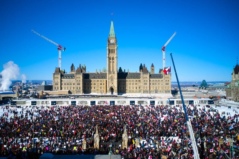 Власти Канады впервые применили закон о ЧС