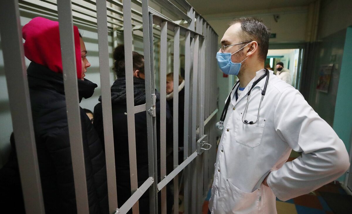 Заключённые в СКО портят врачам статистику, отказываясь от вакцинации