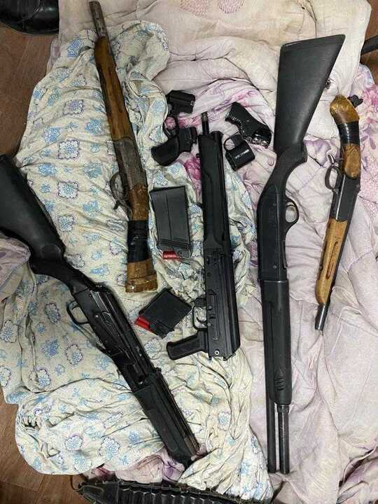 В незаконном хранении оружия подозревают несколько жителей Атырау