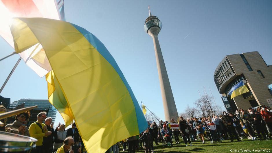 Тысячи жителей Германии вышли на митинги против войны в Украине