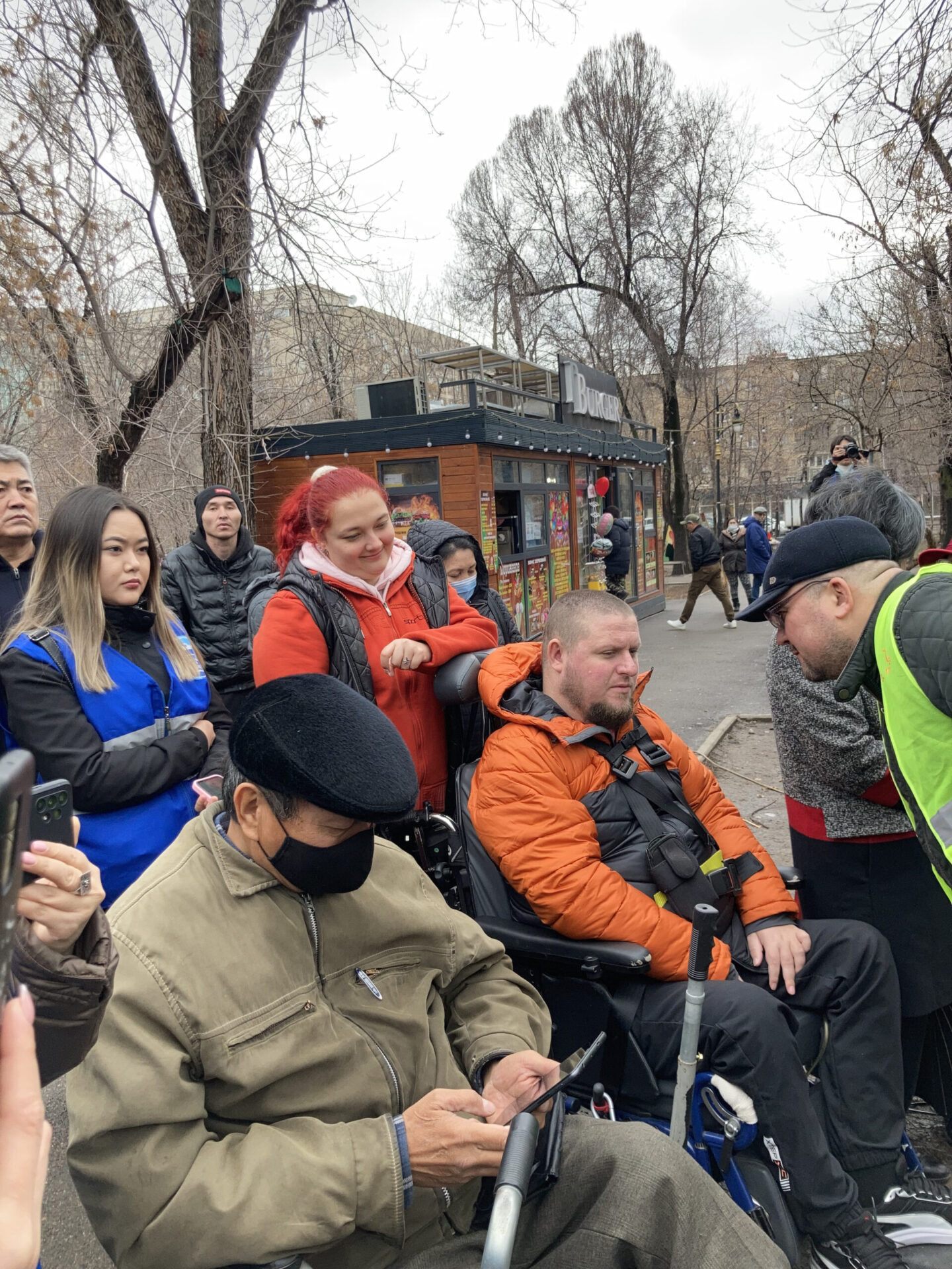 Митинг в защиту прав инвалидов в Алматы – не обошлось без драки