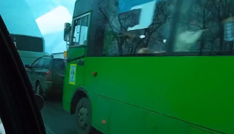 Первые автобусы пошли по гуманитарным коридорам в Украине