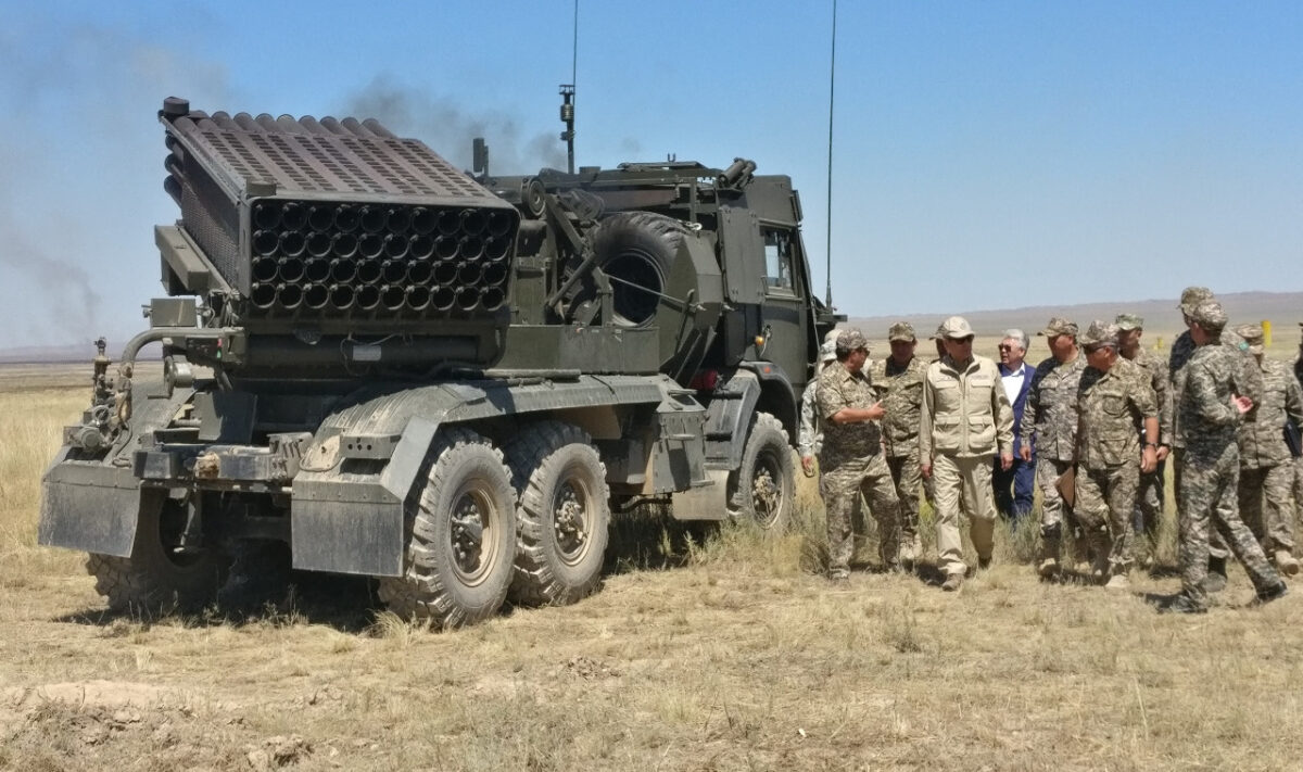 БТР старые, пушки ржавые – в каком состоянии находится оборонный комплекс РК