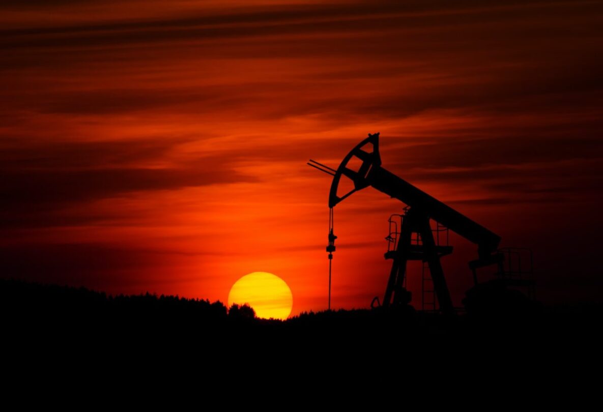 Казахстанскую нефть не хотят покупать из-за российских санкций – экономист Чукин
